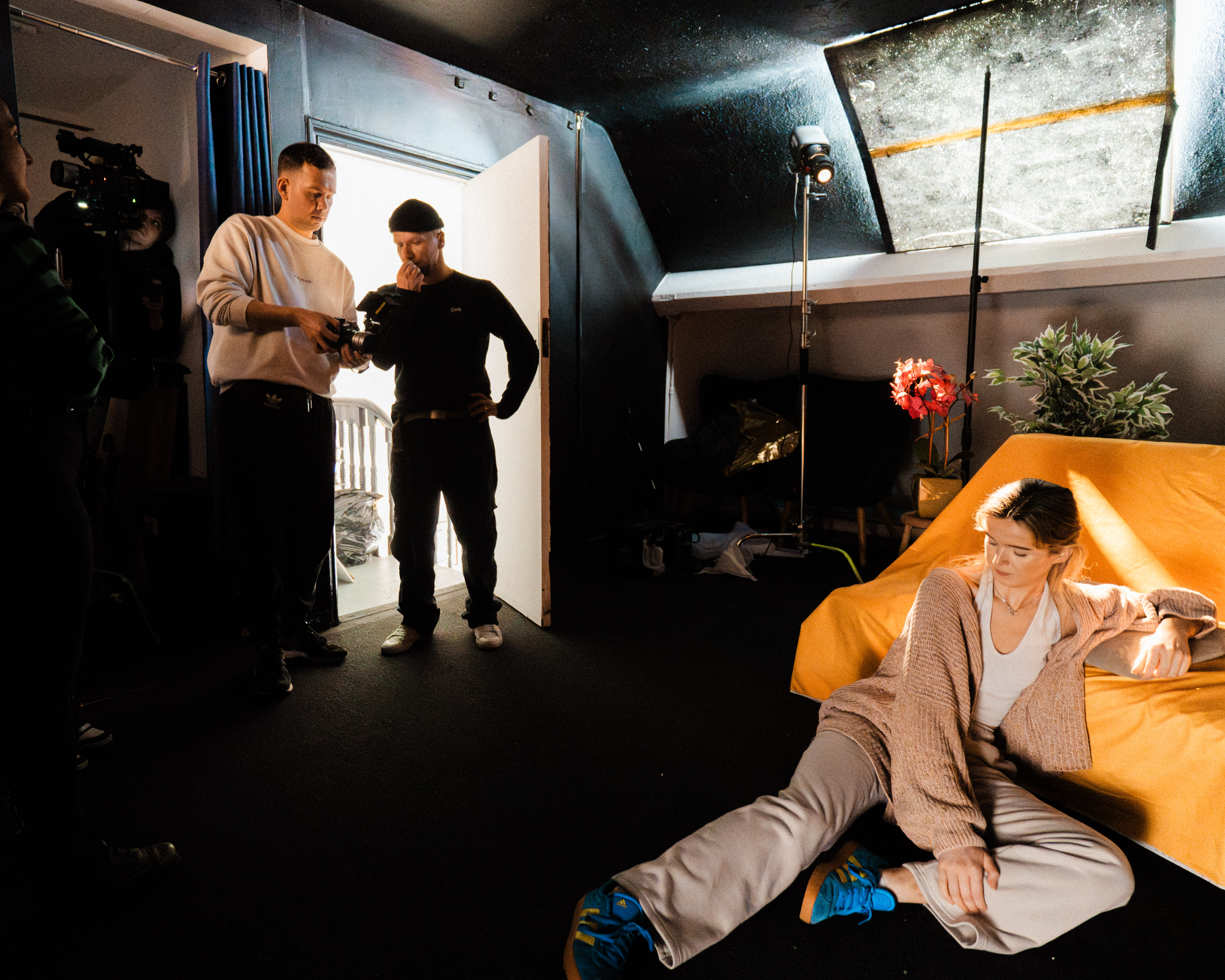 Cine Lab — Studio Set